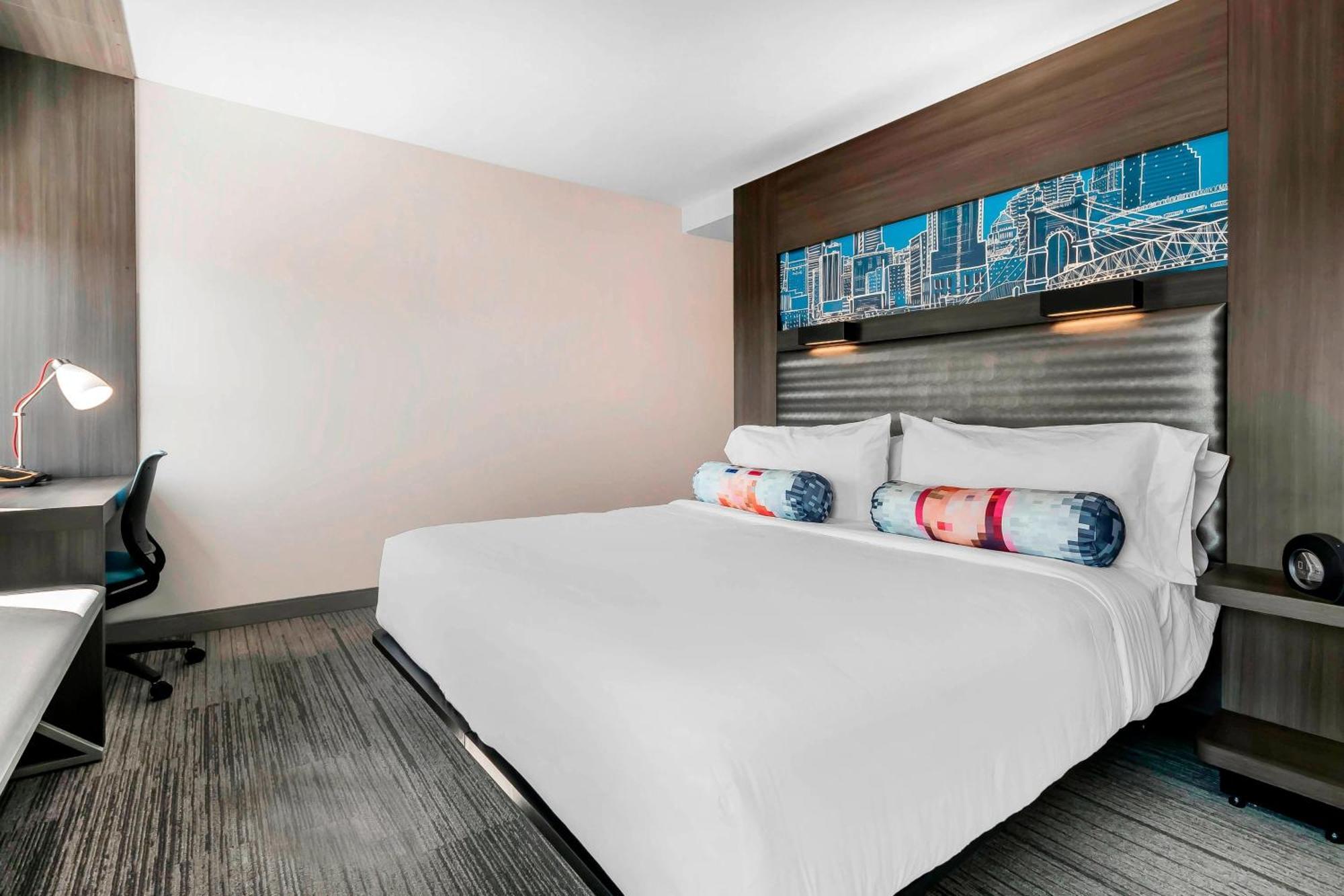 Aloft Newport On The Levee Hotel Exterior photo