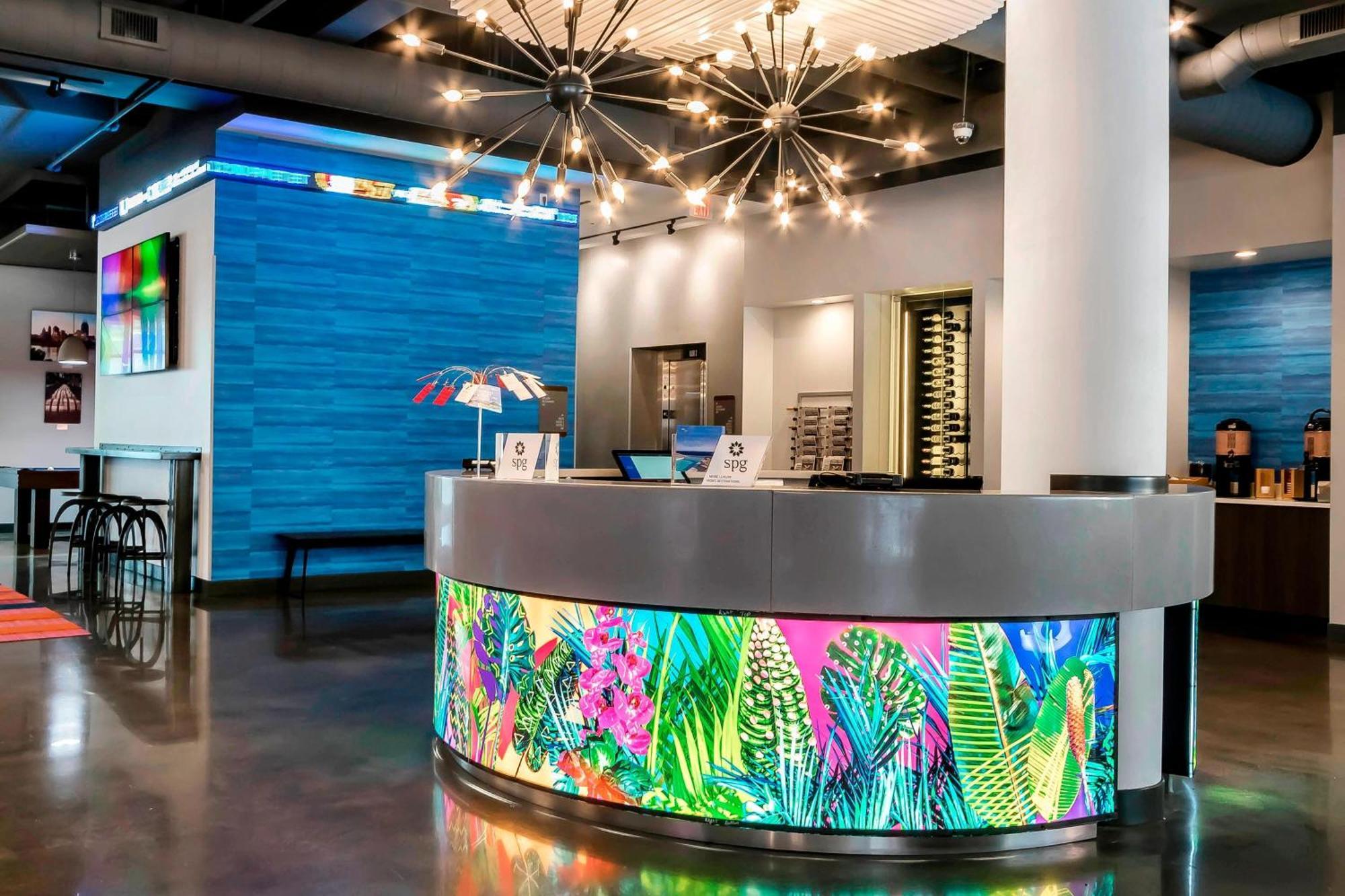Aloft Newport On The Levee Hotel Exterior photo