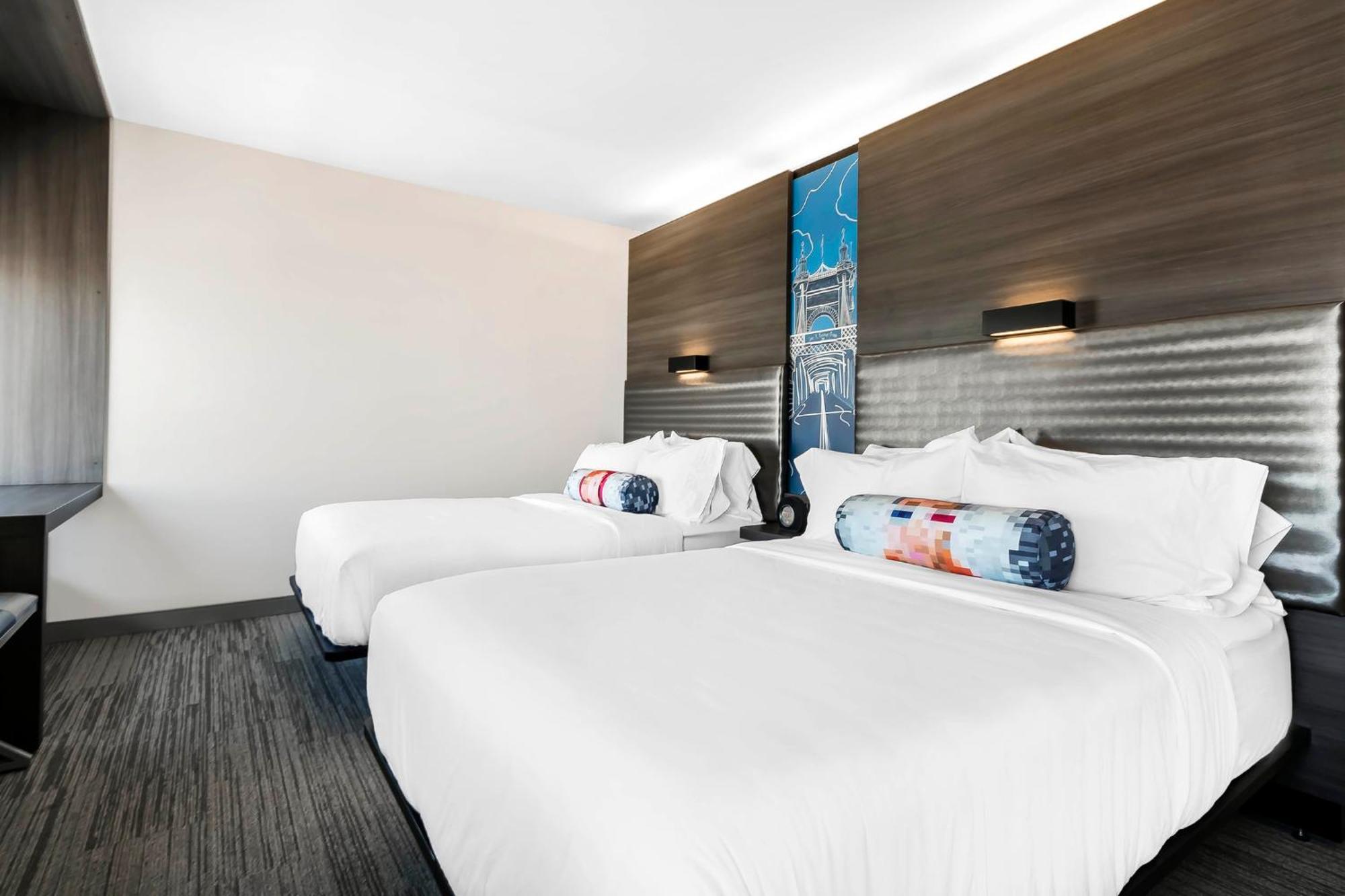Aloft Newport On The Levee Hotel Exterior photo