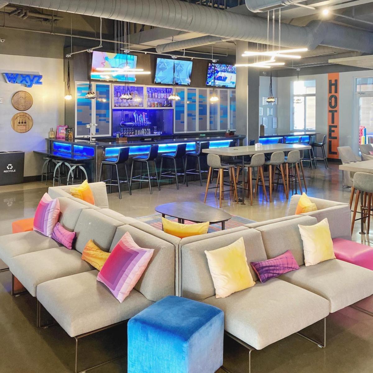 Aloft Newport On The Levee Hotel Exterior photo
