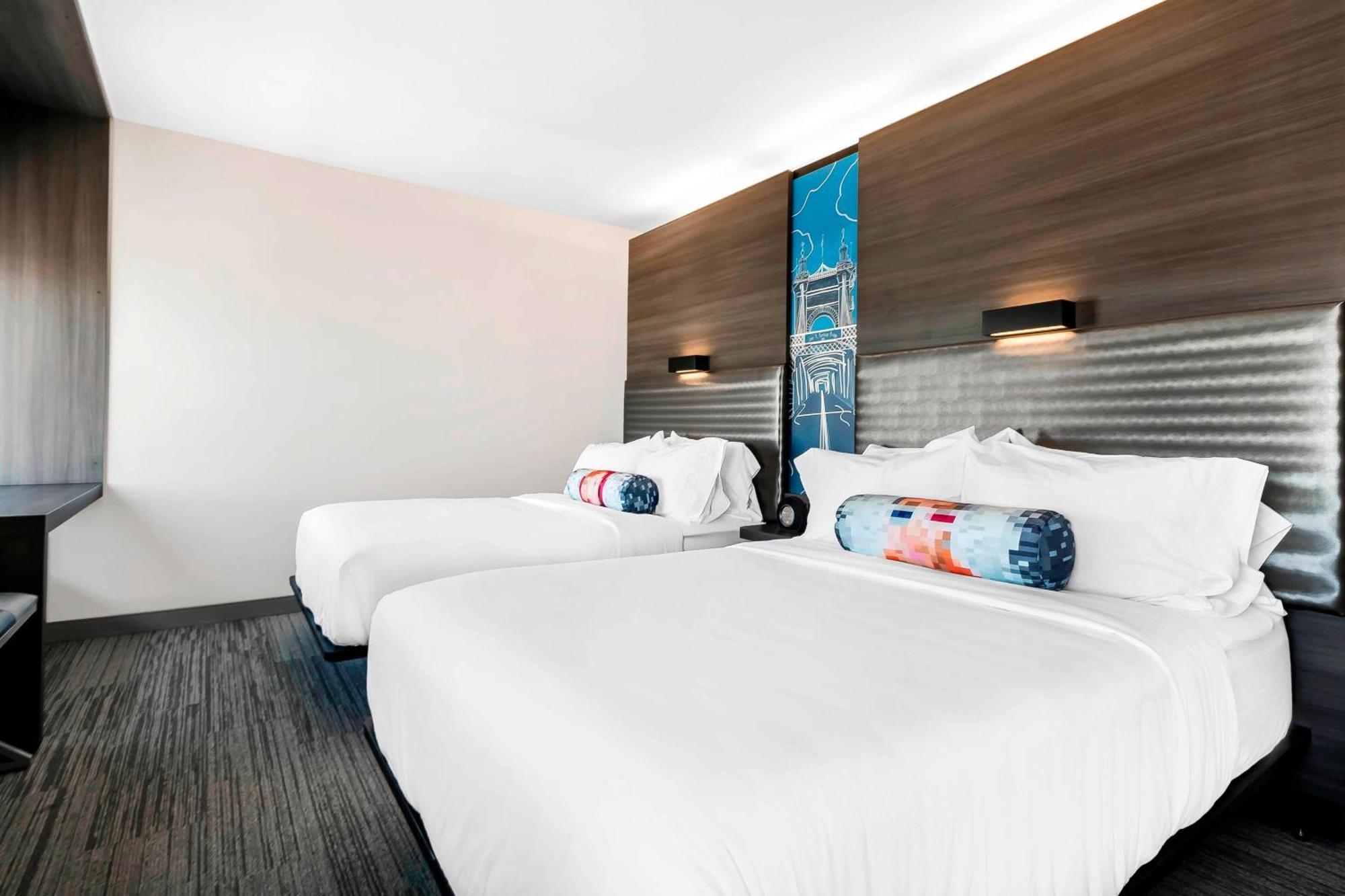 Aloft Newport On The Levee Hotel Exterior photo